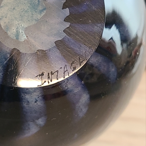 Anton Intaglio Hand Blown Glass Paperweight Signed and Numbered 1992 32/3000 - Picture 10 of 12